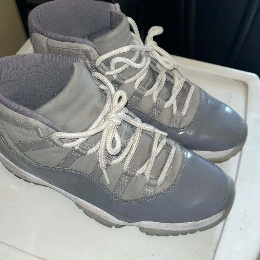 Jordan Men's Sneakers in Gray and White